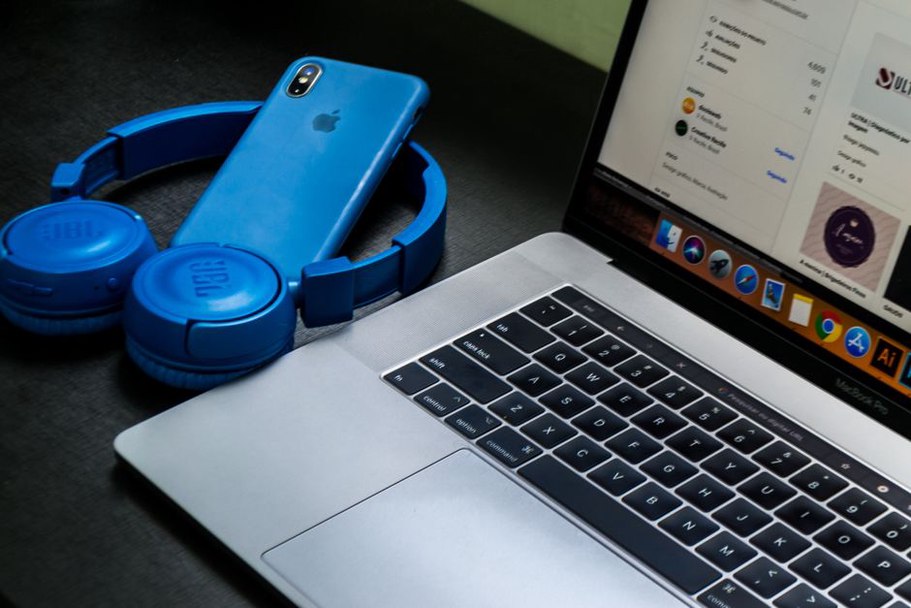настройки Bluetooth на экране ноутбука