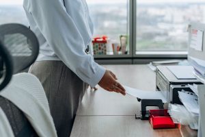 Read more about the article Принтер виден в Windows, но не печатает: что проверить перед переустановкой драйвера