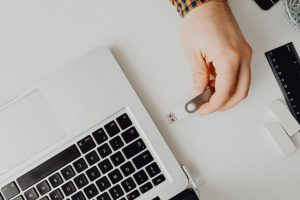 Read more about the article Windows не видит флешку: что проверить и когда не стоит форматировать